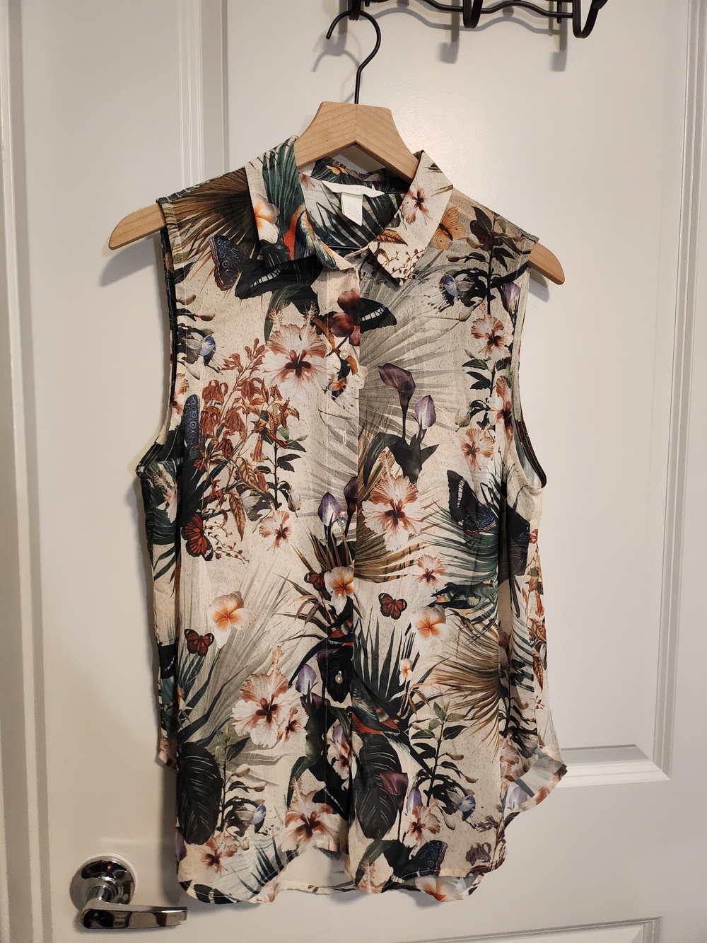 HM Sleeveless Tropical Floral Button-Front Blouse — Cream Multi